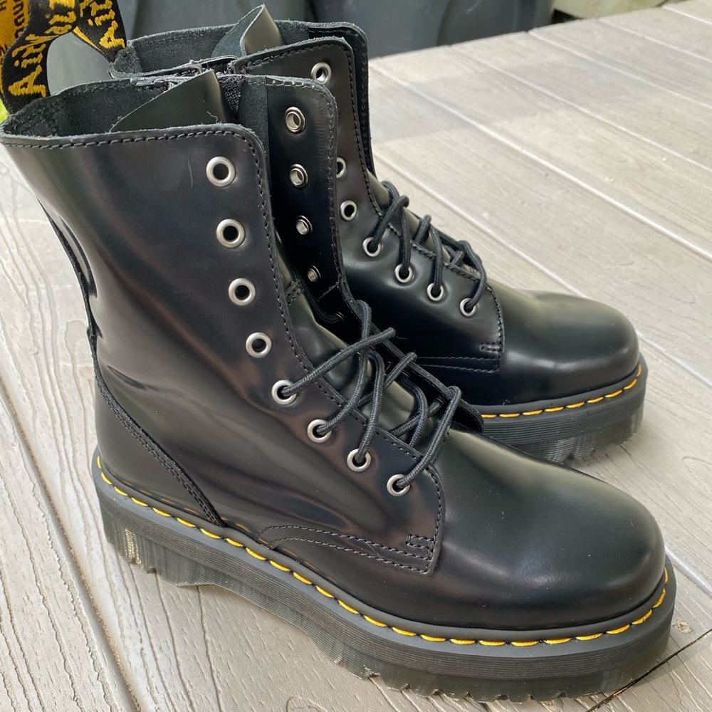 NIB! Dr. Martens JADON